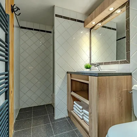 8 Personnes Dans Prive Au Pied Des Pistes Lägenhet